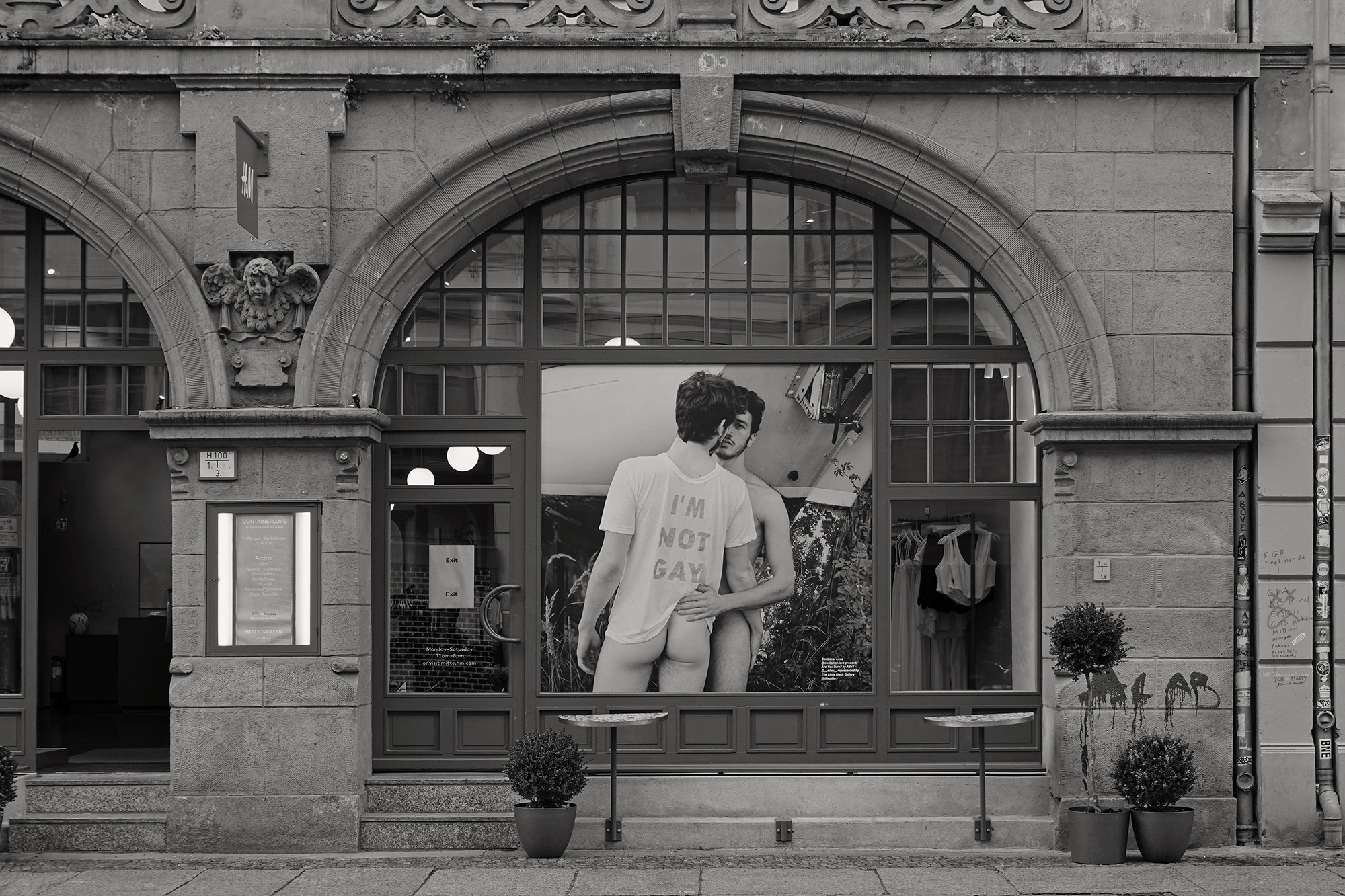 Christoph Radke, Berlin, Schaufensterwerbung in der Neuen Schönhauser Straße, 2021